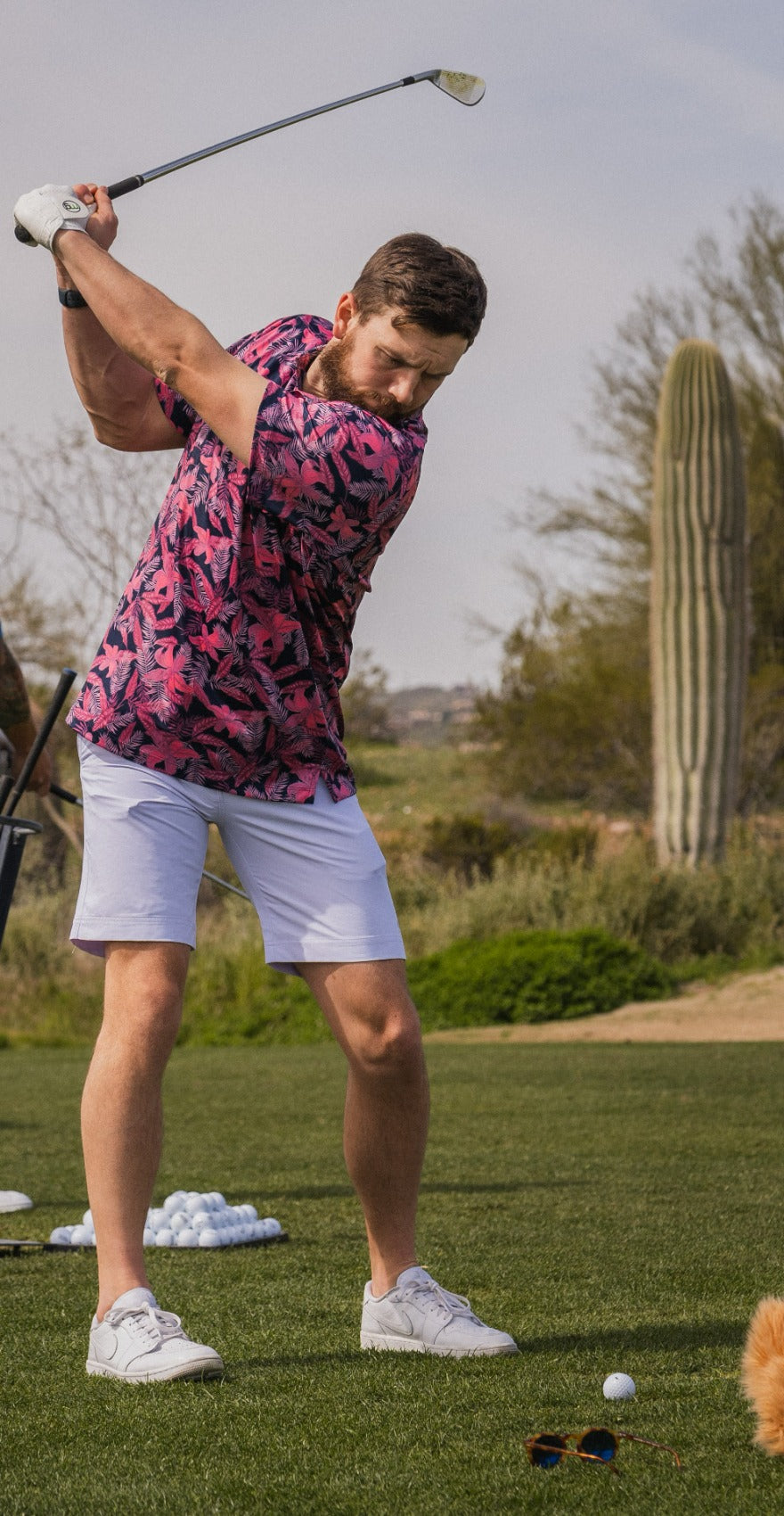 TROPICAL LILY AND PALM LEAF PRINT PERFORMANCE POLO