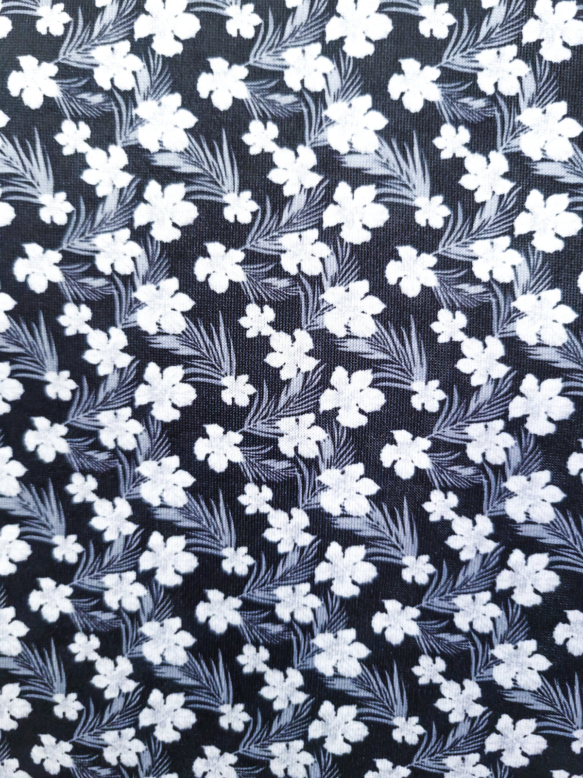 BLACK/WHITE